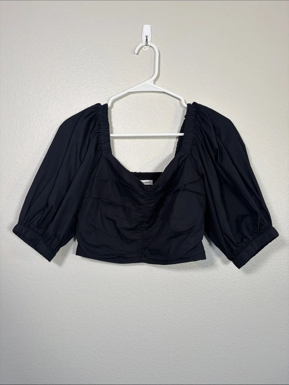 Abercrombie Ruched Puff Sleeve Cropped Blouse in Black - S